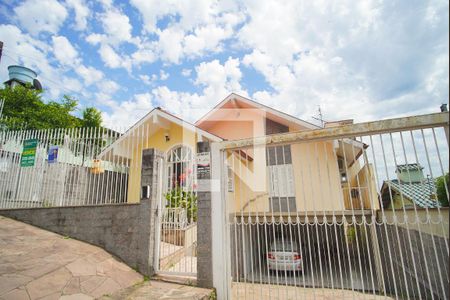 Casa à venda com 203m², 3 quartos e 2 vagas Casa à venda com 203m², 3 quartos e 2 vagasFachada