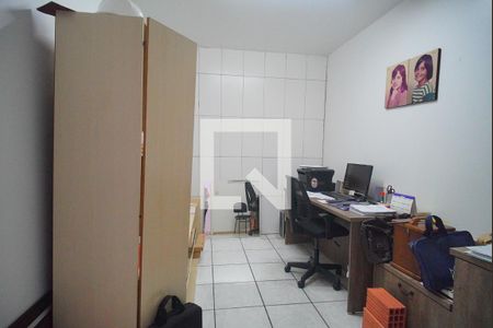 Casa à venda com 203m², 3 quartos e 2 vagas Casa à venda com 203m², 3 quartos e 2 vagasEscritório