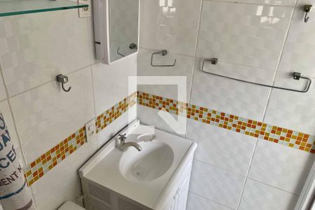 Banheiro de kitnet/studio para alugar com 1 quarto, 25m² em Laranjeiras, Rio de Janeiro