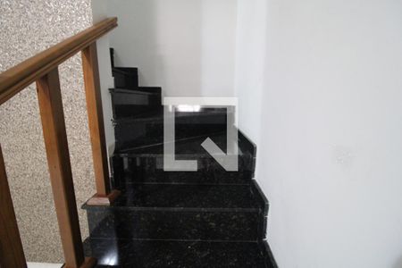 Escada de casa para alugar com 3 quartos, 120m² em Jardim Sabará, São Paulo