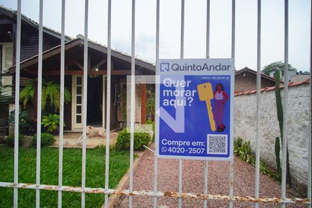 Casa à venda com 120m², 3 quartos e 4 vagas Casa à venda com 120m², 3 quartos e 4 vagasFachada