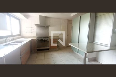 Apartamento para alugar com 190m², 3 quartos e 3 vagas Apartamento para alugar com 190m², 3 quartos e 3 vagasCozinha