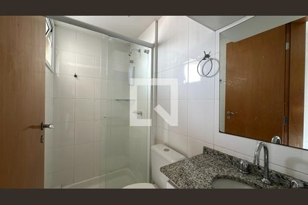 Banheiro de kitnet/studio para alugar com 1 quarto, 27m² em Centro, Curitiba