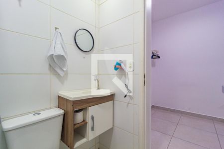 Banheiro de kitnet/studio para alugar com 1 quarto, 22m² em Vila Regente Feijó, São Paulo