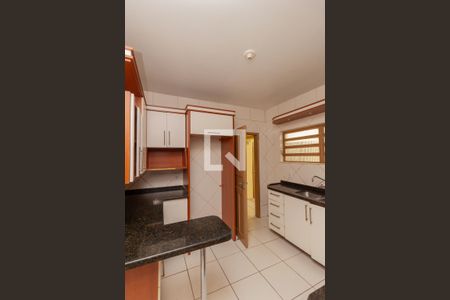 Casa à venda com 300m², 5 quartos e 2 vagas Casa à venda com 300m², 5 quartos e 2 vagasCozinha e Área de Serviço