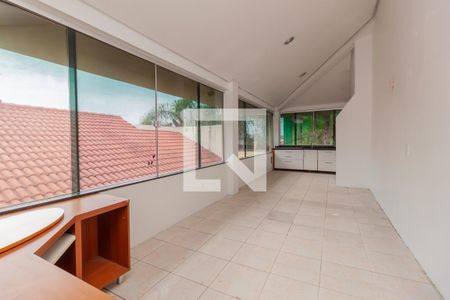 Casa à venda com 300m², 5 quartos e 2 vagas Casa à venda com 300m², 5 quartos e 2 vagasSalão de Festas