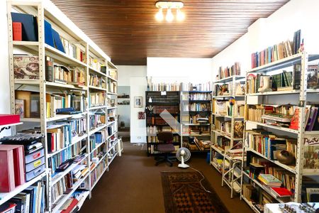 Sala de íntima dos quartos de casa à venda com 4 quartos, 333m² em Fazenda Morumbi, São Paulo