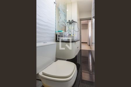 Apartamento à venda com 187m², 3 quartos e 1 vaga Apartamento à venda com 187m², 3 quartos e 1 vagaBanheiro da Suíte