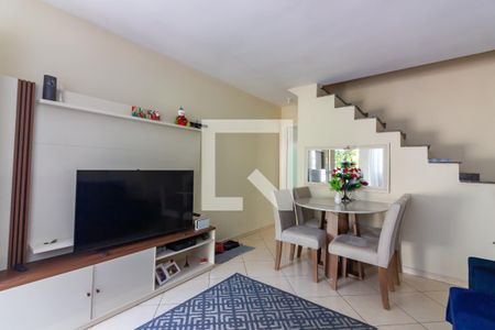 Sala  de casa de condomínio para alugar com 2 quartos, 60m² em Santa Maria, Osasco