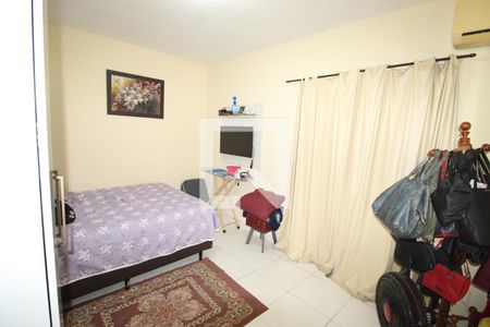 Casa de condomínio à venda com 80m², 2 quartos e 2 vagasSuíte