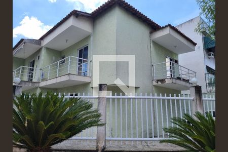 Casa de condomínio à venda com 80m², 2 quartos e 2 vagas Casa de condomínio à venda com 80m², 2 quartos e 2 vagasFachada