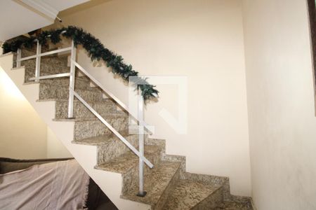 Casa de condomínio à venda com 80m², 2 quartos e 2 vagasescada