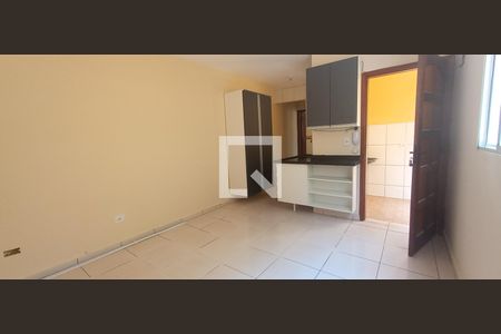 Cozinha de kitnet/studio para alugar com 1 quarto, 40m² em Jardim das Oliveiras, São Paulo