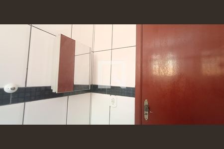 Detalhe do banheiro de kitnet/studio para alugar com 1 quarto, 40m² em Jardim das Oliveiras, Itaquaquecetuba