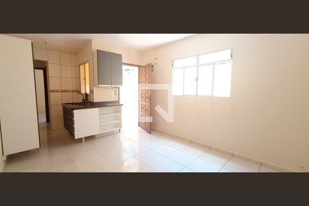 Cozinha de kitnet/studio para alugar com 1 quarto, 40m² em Jardim das Oliveiras, São Paulo