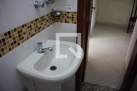 Banheiro de casa à venda com 4 quartos, 147m² em Água Branca, Contagem