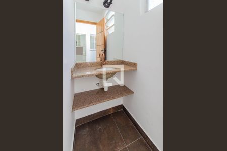 Casa à venda com 200m², 4 quartos e 8 vagas Casa à venda com 200m², 4 quartos e 8 vagasBanheiro de serviço