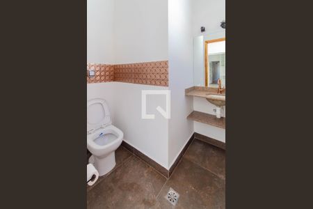 Casa à venda com 200m², 4 quartos e 8 vagas Casa à venda com 200m², 4 quartos e 8 vagasBanheiro de serviço