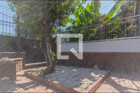 Casa à venda com 200m², 4 quartos e 8 vagas Casa à venda com 200m², 4 quartos e 8 vagasJardim