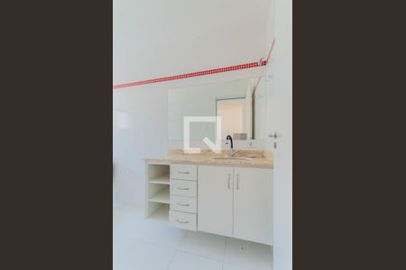 Casa à venda com 200m², 4 quartos e 8 vagas Casa à venda com 200m², 4 quartos e 8 vagasBanheiro da Suíte 1