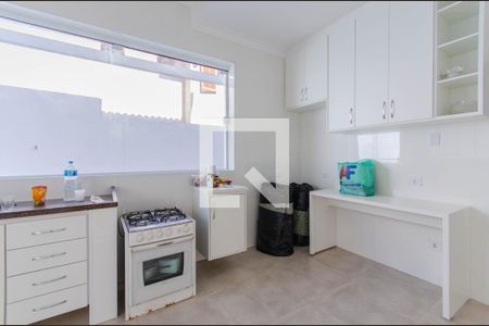 Casa à venda com 200m², 4 quartos e 8 vagas Casa à venda com 200m², 4 quartos e 8 vagasCozinha