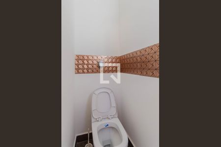 Casa à venda com 200m², 4 quartos e 8 vagas Casa à venda com 200m², 4 quartos e 8 vagasBanheiro de serviço