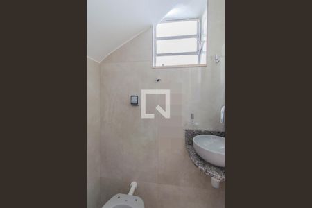 Casa à venda com 200m², 4 quartos e 8 vagas Casa à venda com 200m², 4 quartos e 8 vagasLavabo