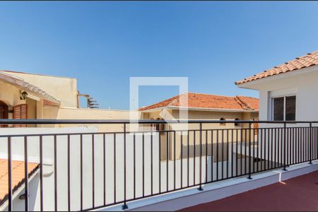 Casa à venda com 200m², 4 quartos e 8 vagas Casa à venda com 200m², 4 quartos e 8 vagasTerraço