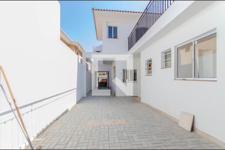 Casa à venda com 200m², 4 quartos e 8 vagas Casa à venda com 200m², 4 quartos e 8 vagasQuintal