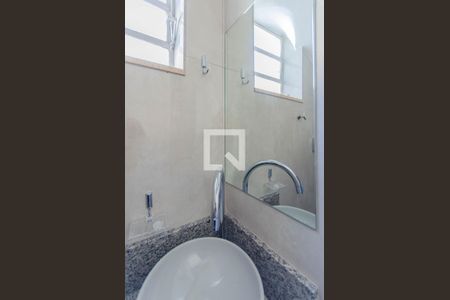 Casa à venda com 200m², 4 quartos e 8 vagas Casa à venda com 200m², 4 quartos e 8 vagasLavabo