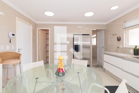 Casa para alugar com 600m², 3 quartos e 3 vagas Casa para alugar com 600m², 3 quartos e 3 vagasCozinha