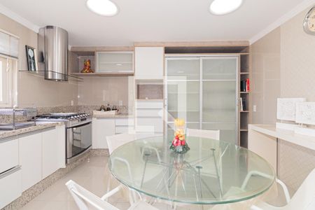 Casa para alugar com 600m², 3 quartos e 3 vagas Casa para alugar com 600m², 3 quartos e 3 vagasCozinha