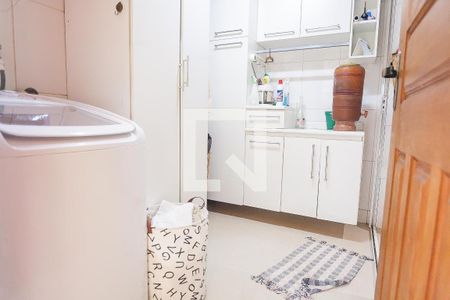 Casa de condomínio à venda com 600m², 3 quartos e 8 vagas Casa de condomínio à venda com 600m², 3 quartos e 8 vagasÁrea de Serviço