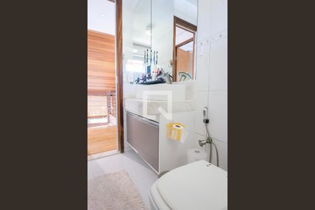 Casa de condomínio à venda com 600m², 3 quartos e 8 vagas Casa de condomínio à venda com 600m², 3 quartos e 8 vagasBanheiro Social