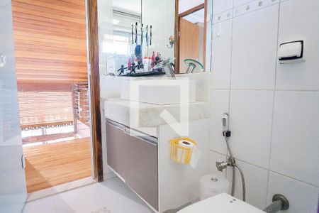 Casa de condomínio à venda com 600m², 3 quartos e 8 vagas Casa de condomínio à venda com 600m², 3 quartos e 8 vagasBanheiro Social