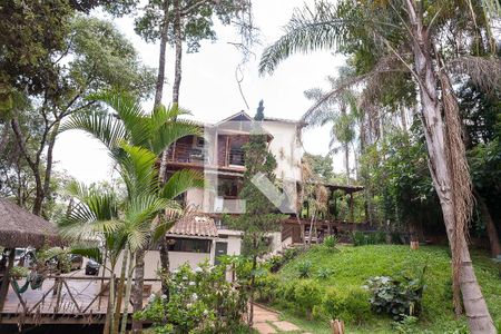 Casa de condomínio à venda com 600m², 3 quartos e 8 vagas Casa de condomínio à venda com 600m², 3 quartos e 8 vagasfachada interna quintal