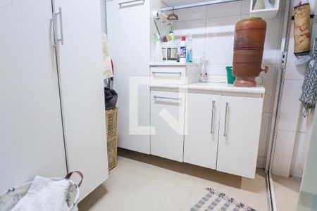 Casa de condomínio à venda com 600m², 3 quartos e 8 vagas Casa de condomínio à venda com 600m², 3 quartos e 8 vagasÁrea de Serviço