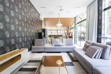 Casa de condomínio à venda com 600m², 3 quartos e 8 vagas Casa de condomínio à venda com 600m², 3 quartos e 8 vagascinema