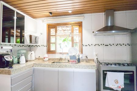 Casa de condomínio à venda com 600m², 3 quartos e 8 vagas Casa de condomínio à venda com 600m², 3 quartos e 8 vagasCozinha