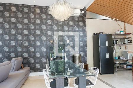 Casa de condomínio à venda com 600m², 3 quartos e 8 vagas Casa de condomínio à venda com 600m², 3 quartos e 8 vagasChurrasqueira