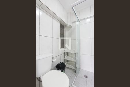 Banheiro de kitnet/studio à venda com 1 quarto, 30m² em Boa Vista, Porto Alegre