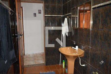 Casa à venda com 180m², 2 quartos e 2 vagasBanheiro