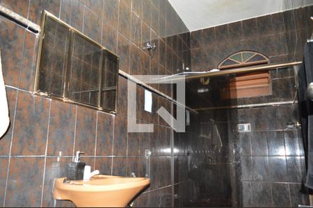 Casa à venda com 180m², 2 quartos e 2 vagasBanheiro
