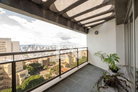 Apartamento para alugar com 464m², 4 quartos e 4 vagas Apartamento para alugar com 464m², 4 quartos e 4 vagasSacada
