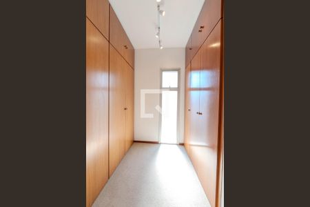 Apartamento para alugar com 464m², 4 quartos e 4 vagas Apartamento para alugar com 464m², 4 quartos e 4 vagascloset da Suite Master