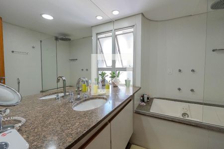 Apartamento para alugar com 464m², 4 quartos e 4 vagas Apartamento para alugar com 464m², 4 quartos e 4 vagasBanheiro