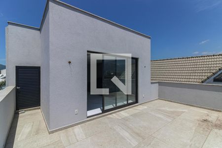 Casa de condomínio à venda com 450m², 4 quartos e 2 vagas Casa de condomínio à venda com 450m², 4 quartos e 2 vagasTerraço