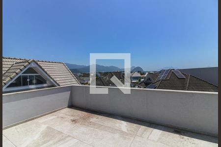 Casa de condomínio à venda com 450m², 4 quartos e 2 vagas Casa de condomínio à venda com 450m², 4 quartos e 2 vagasTerraço