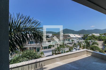 Casa de condomínio à venda com 450m², 4 quartos e 2 vagas Casa de condomínio à venda com 450m², 4 quartos e 2 vagasSuíte 4 - Terraço