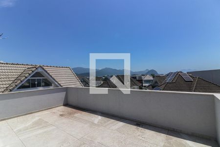 Casa de condomínio à venda com 450m², 4 quartos e 2 vagas Casa de condomínio à venda com 450m², 4 quartos e 2 vagasTerraço